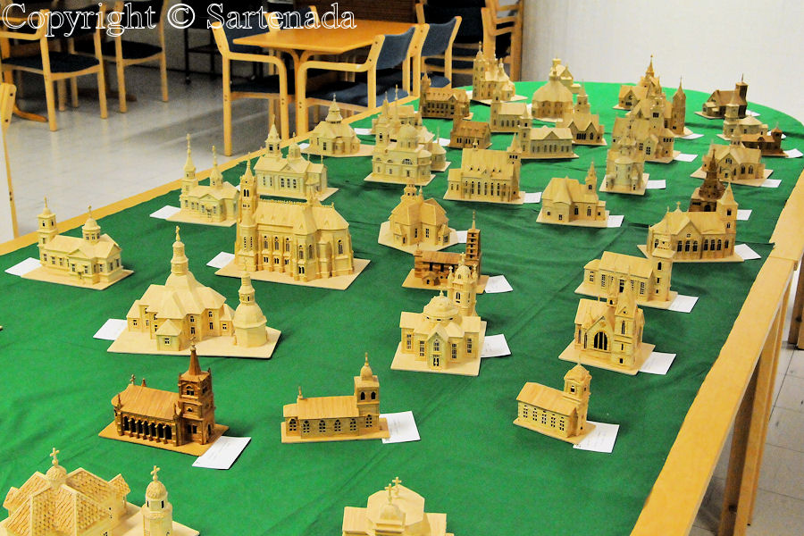 Church scale models from matches / Iglesias de maquetas de fósforos / Èglises maquettes d'allumettes