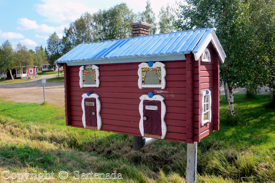 Someone has a very nice mailbox in Northern Finland