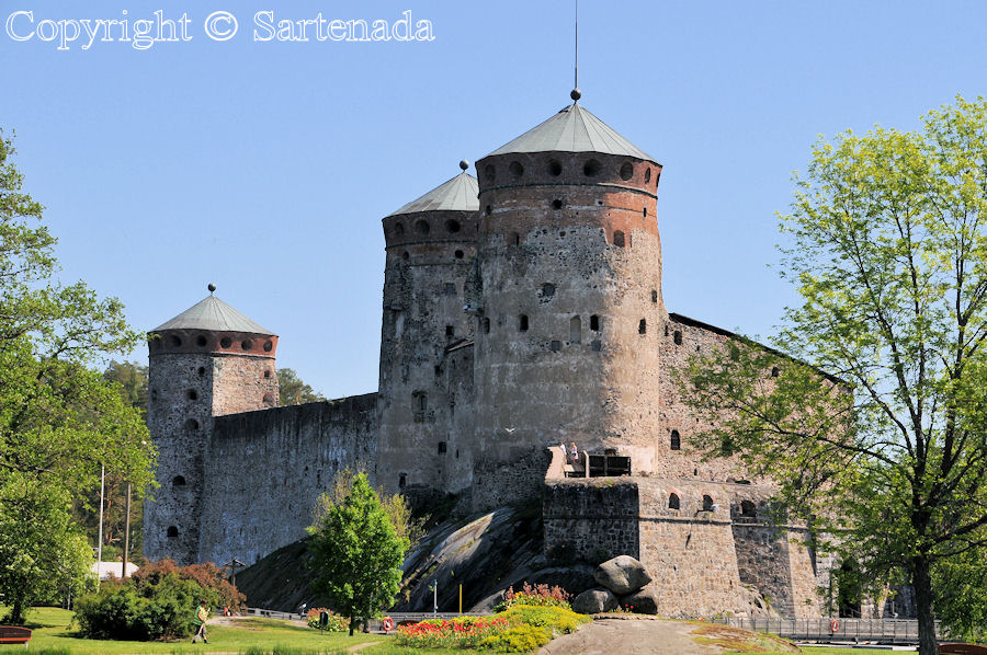Medieval castle of Olavinlinna / Castillo medieval de Olavinlinna / Château médiéval de Olavinlinna