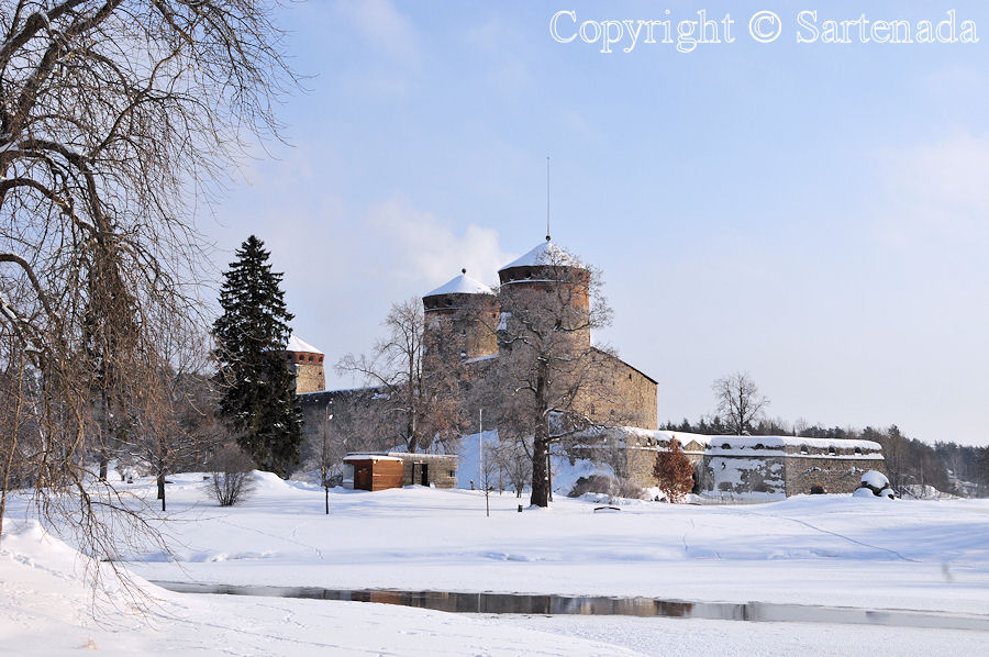 Medieval castle of Olavinlinna / Castillo medieval de Olavinlinna / Château médiéval de Olavinlinna