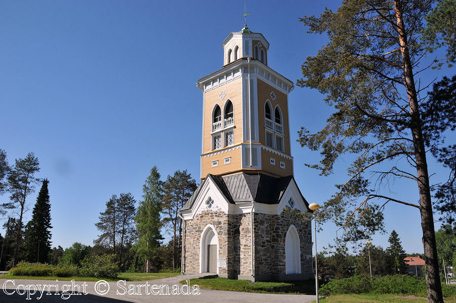 World's biggest wooden church / Iglesia de madera más grande del mundo / Plus grande église en bois du monde