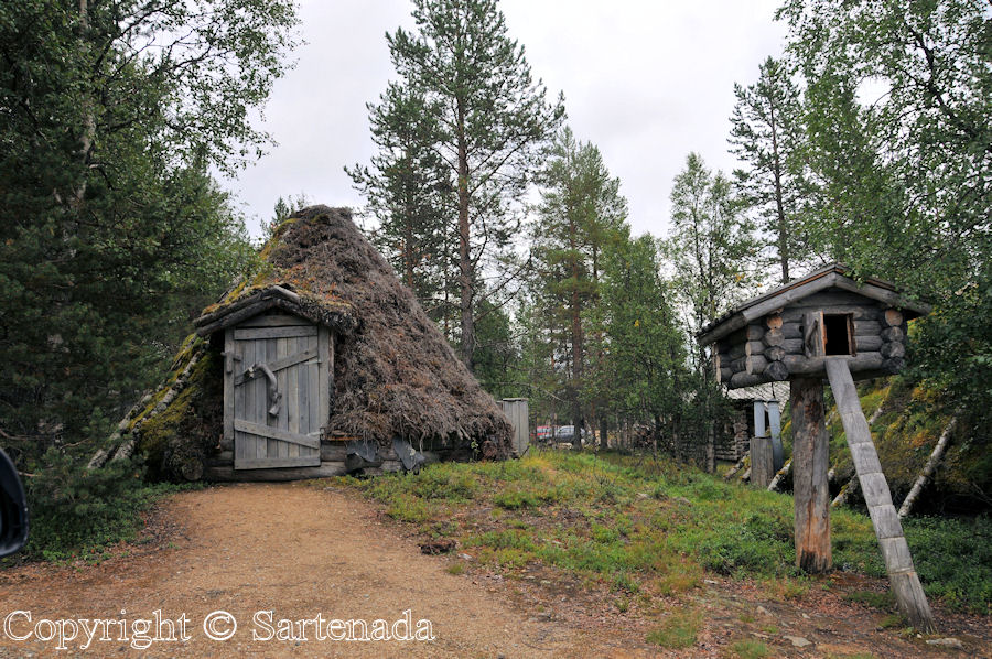 On the way to Kiilopää we saw some log cabins