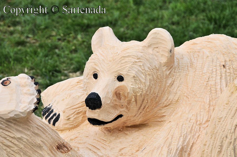 Bear carving contest1 / Concurso de tallado de oso1 / Concours de sculpture d'ours1 / Competition de entalhamento do urso1