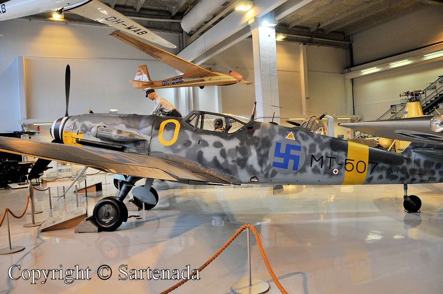 Aviation Museum of Central Finland / Museo de la Aviación de Finlandia Central / Musée de l'aviation de la Finlande Centrale / Museu da Aviação da Finlândia central