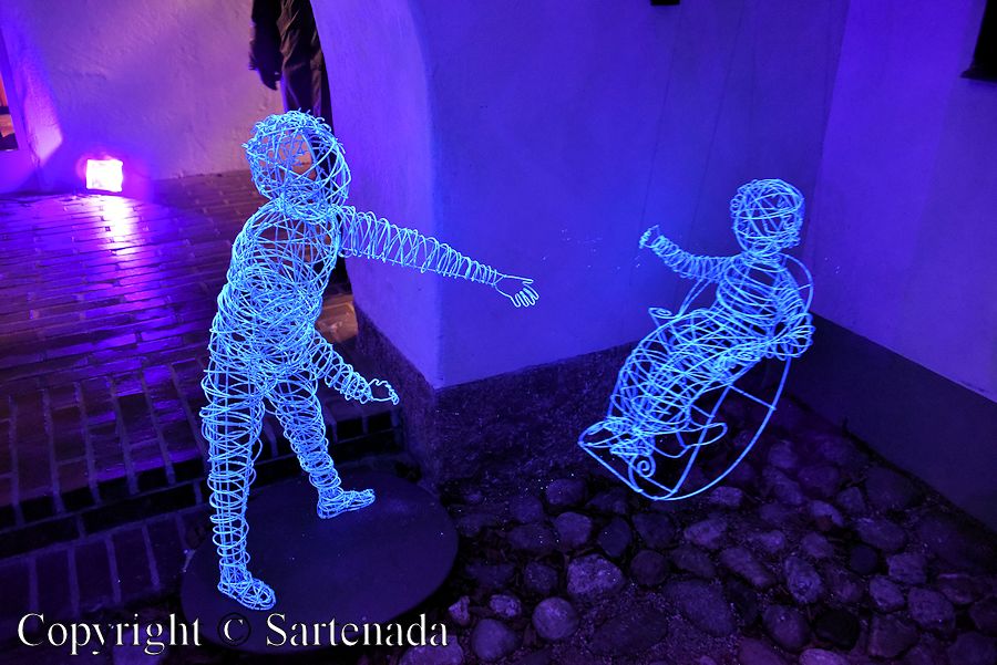 Light sculptures / Esculturas de luz / Sculptures de lumière / Esculturas de luz