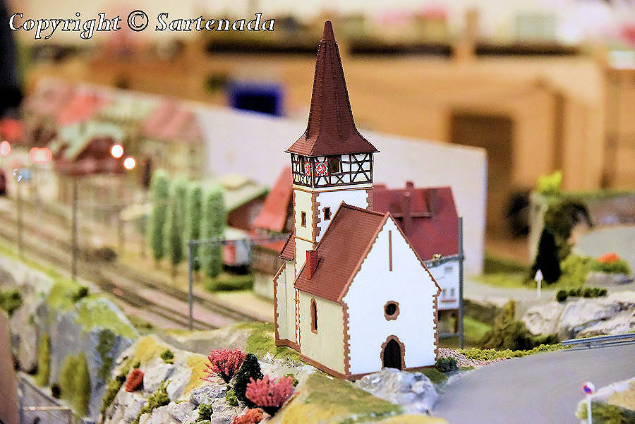 Alpine model railway exhibition / Exposición de modelismo ferroviario alpino / Exposition de modélisme ferroviaire alpin / Exposição de modelismo ferroviário alpino